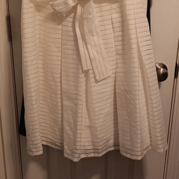 Dress - Picture 2 of 5